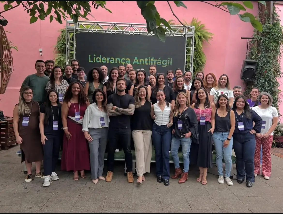 Turma da primeira edição da formação Liderança Antifrágil